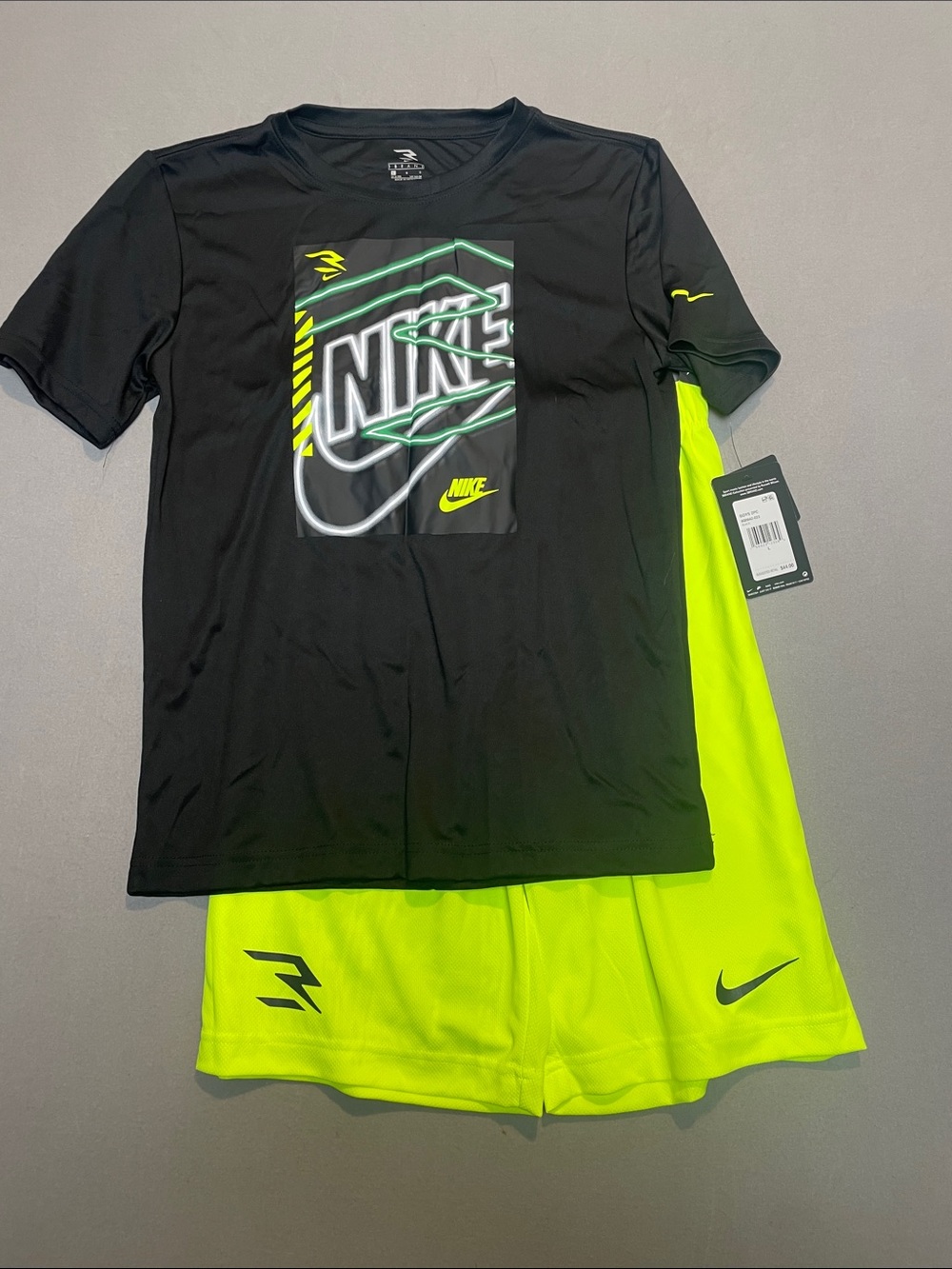 Nike Boys Black Tee with Neon Yellow Shorts Kids Set Size L